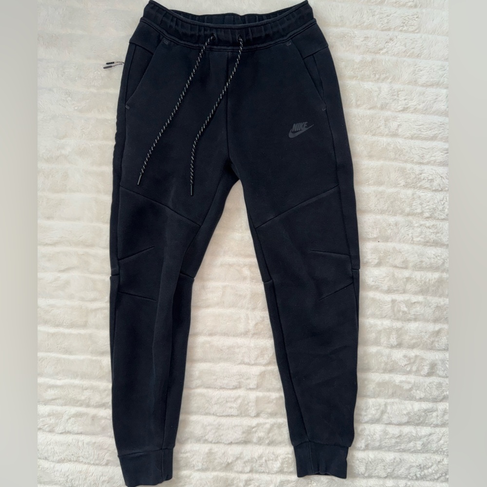 Nike Men’s Black Jogger Pants - Slim Fit Drawstring